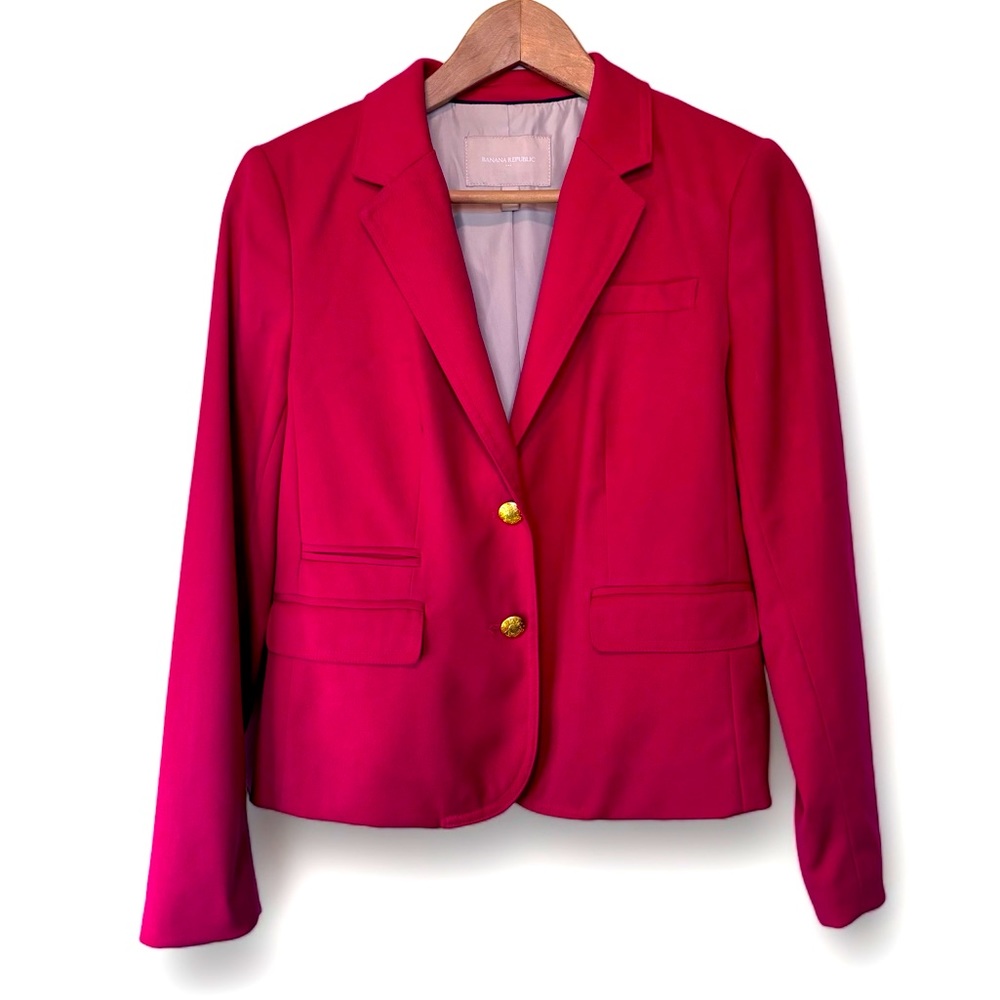 Vibrant red Banana Republic Petite jacket w/sear sucker & gold button detail